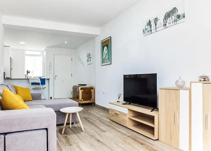 Beautiful Apartment In Cadiz With Kitchen