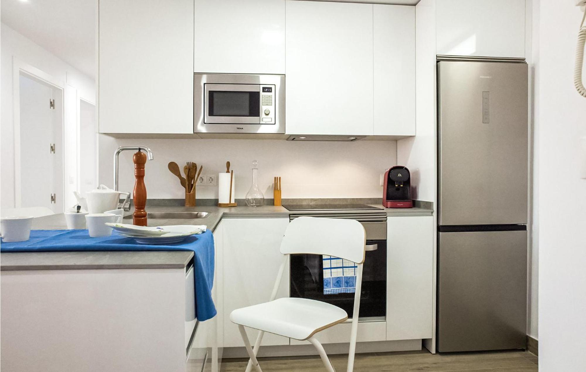 Beautiful In With Kitchen Apartment *